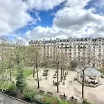 Dreamy Floor View Of Square Trousseau