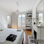 Dreamy Floor View Of Square Trousseau