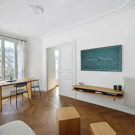 Dreamy Floor View Of Square Trousseau *