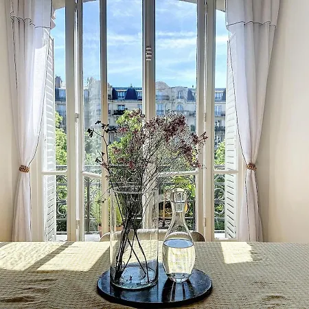 Dreamy Floor View Of Square Trousseau Apartment