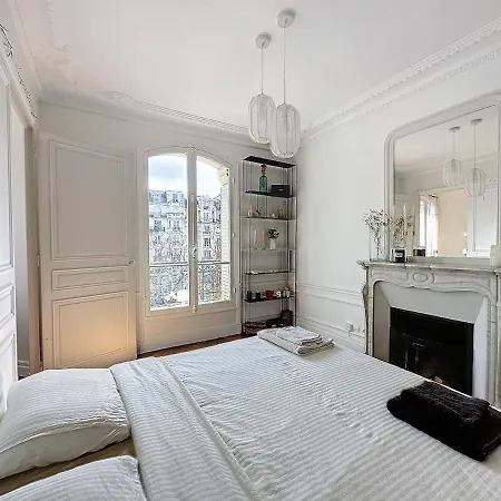 Apartment Dreamy Floor View Of Square Trousseau Paris