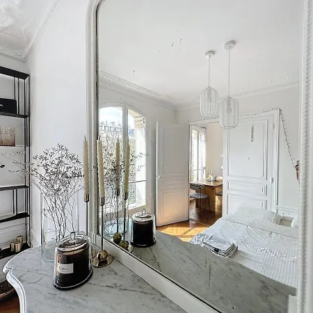 Apartment Dreamy Floor View Of Square Trousseau